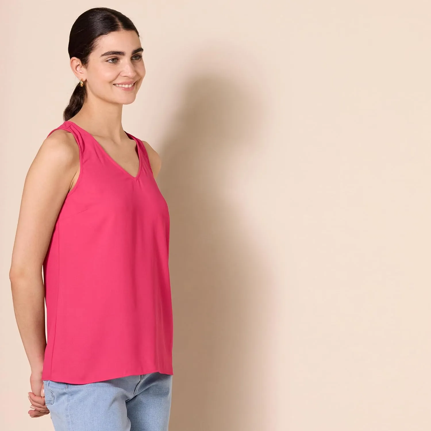 Amazon Essentials Women's Regular-Fit Sleeveless Layering Tank Top (Available in Plus Size)