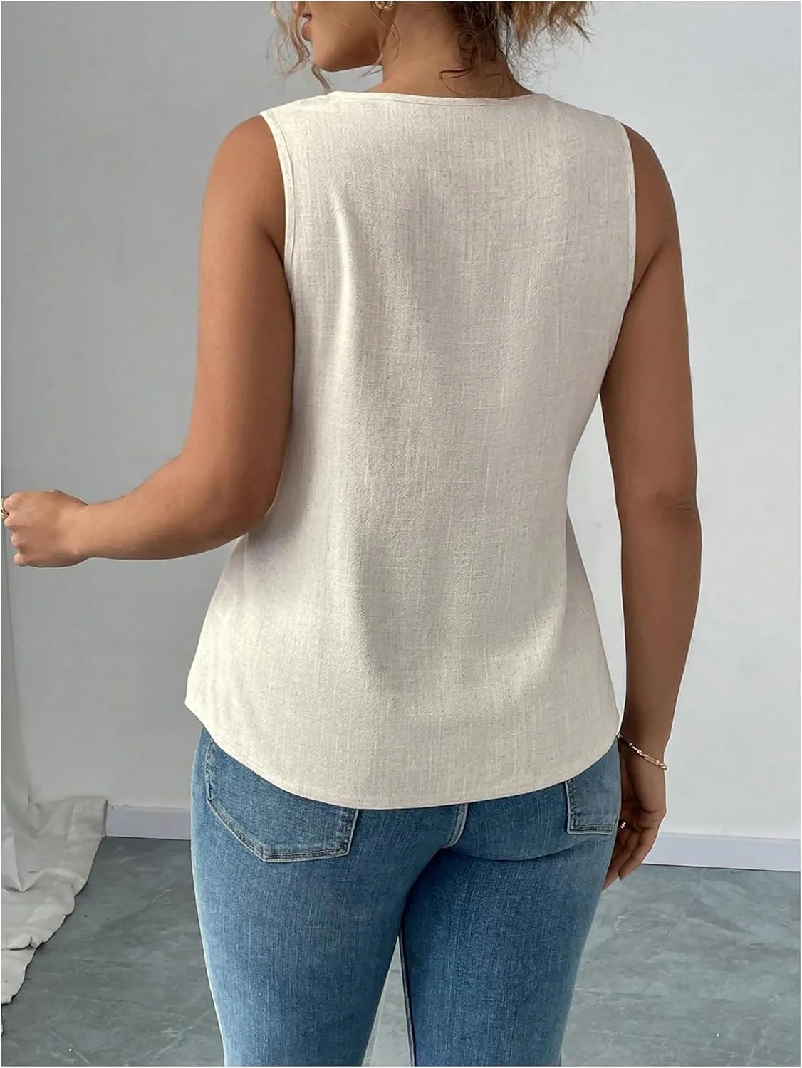 Floerns Women's Plus Size Cute Sleeveless Tank Top Square Neck Button Split Camisole