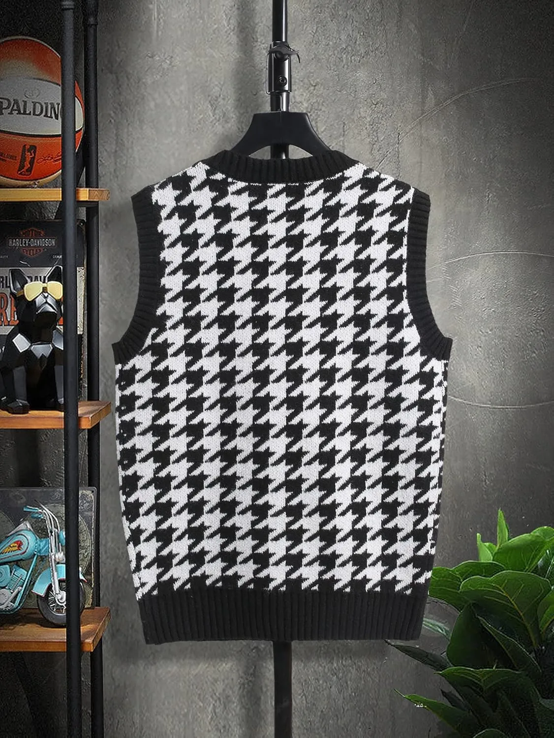 Milumia Men's Houndstooth Sweater Vest Sleeveless V Neck Casual Rib Knit Top