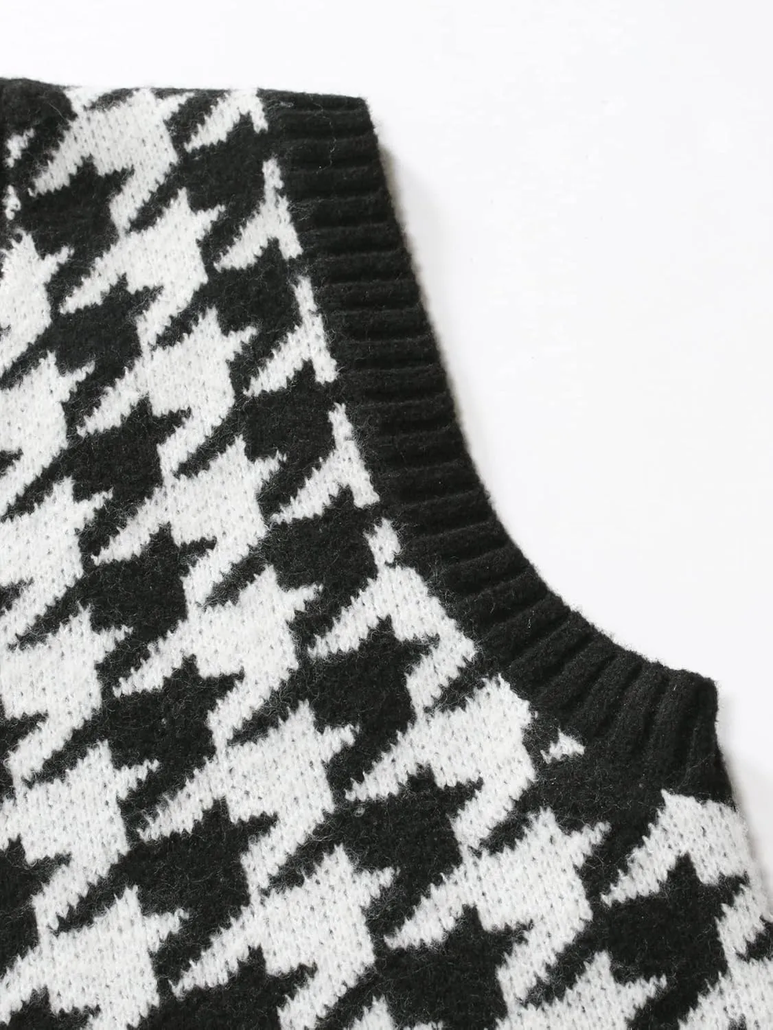 Milumia Men's Houndstooth Sweater Vest Sleeveless V Neck Casual Rib Knit Top